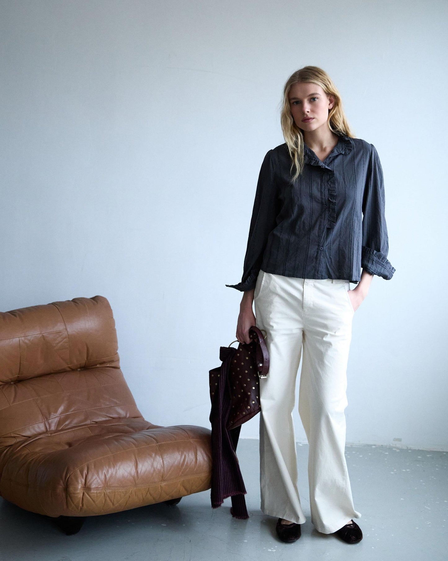 Blusa Detalle Troquelados Gris