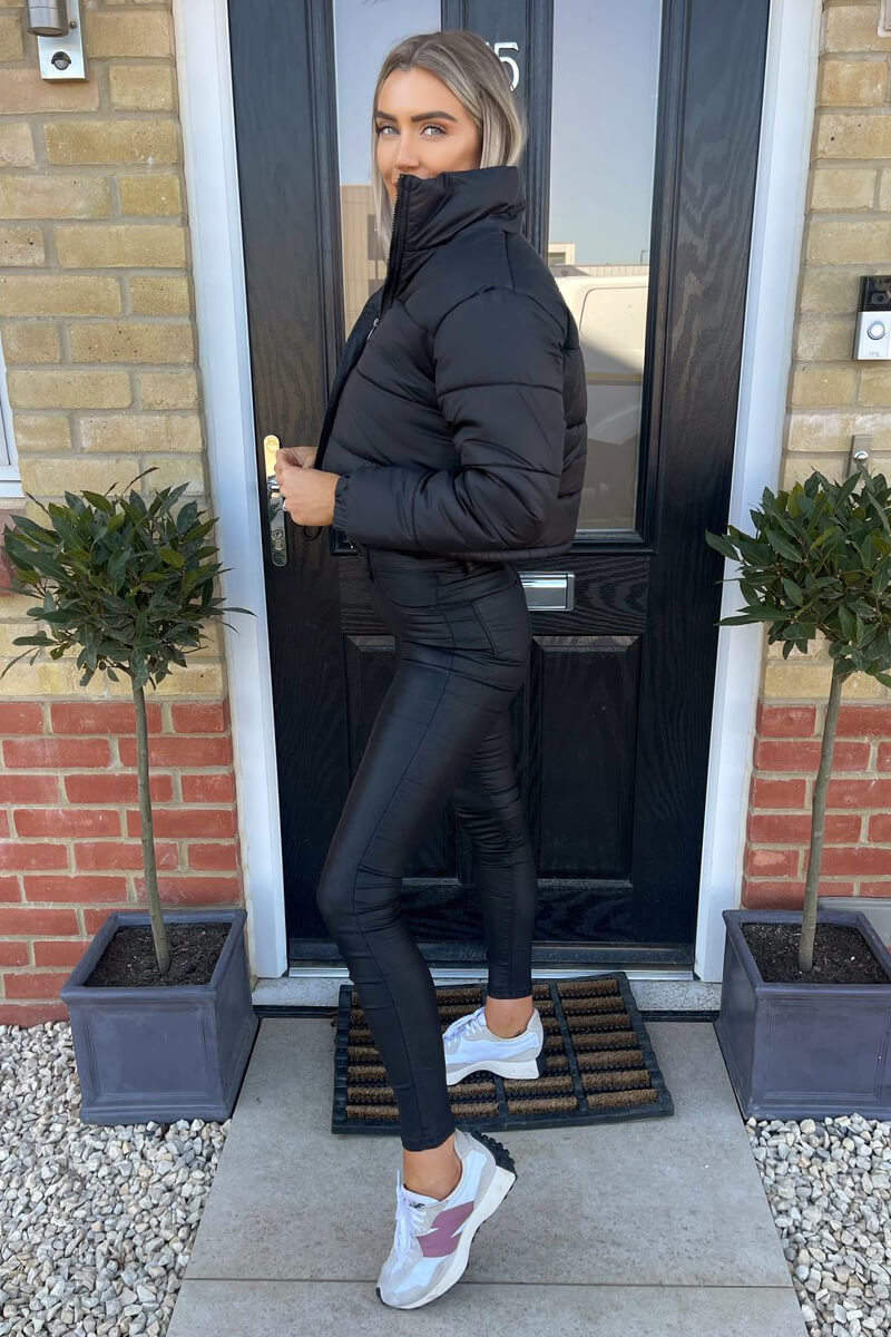 Chaqueta acolchada corta negra