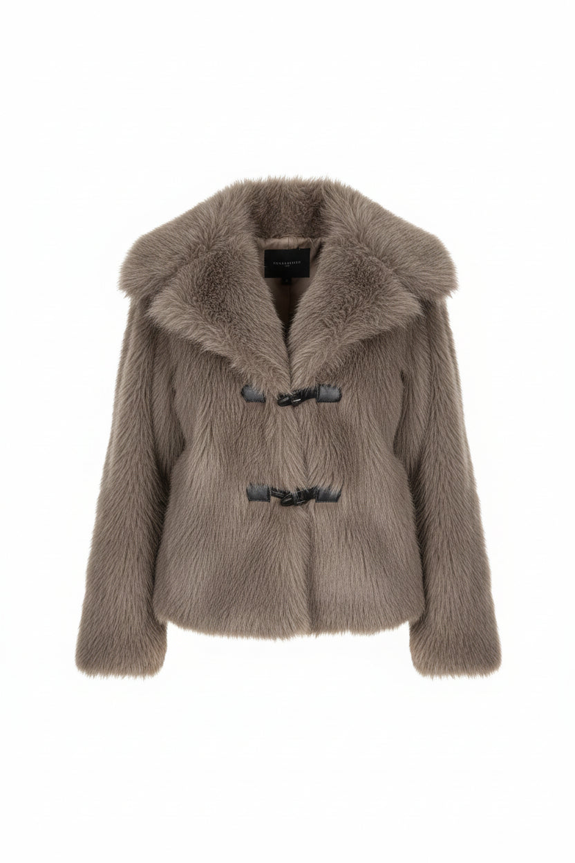 Chaqueta con cuello chal de piel sintética de visón y detalle de hebilla