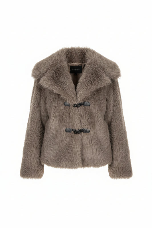 Chaqueta con cuello chal de piel sintética de visón y detalle de hebilla