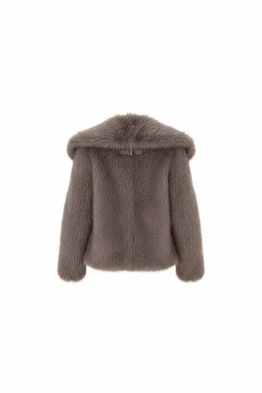 Chaqueta con cuello chal de piel sintética de visón y detalle de hebilla