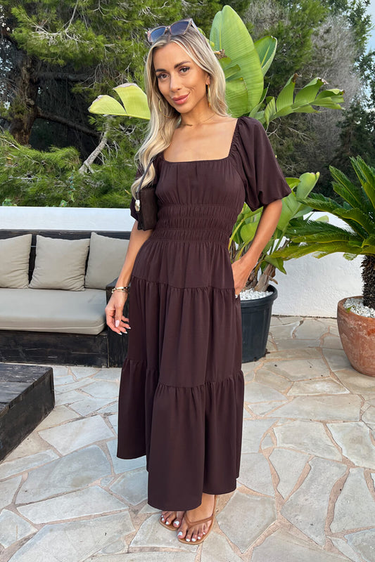 Vestido midi con mangas abullonadas de chocolate, cintura fruncida y smock.