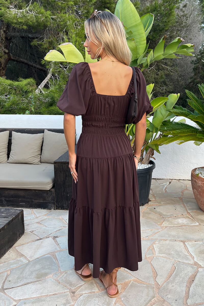 Vestido midi con mangas abullonadas de chocolate, cintura fruncida y smock.