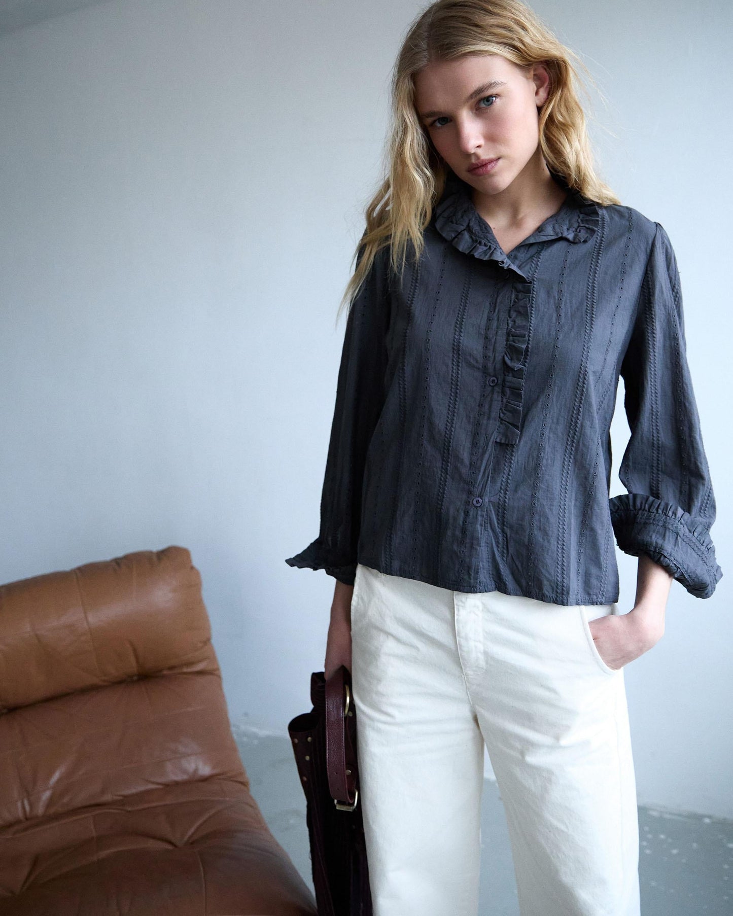 Blusa Detalle Troquelados Gris