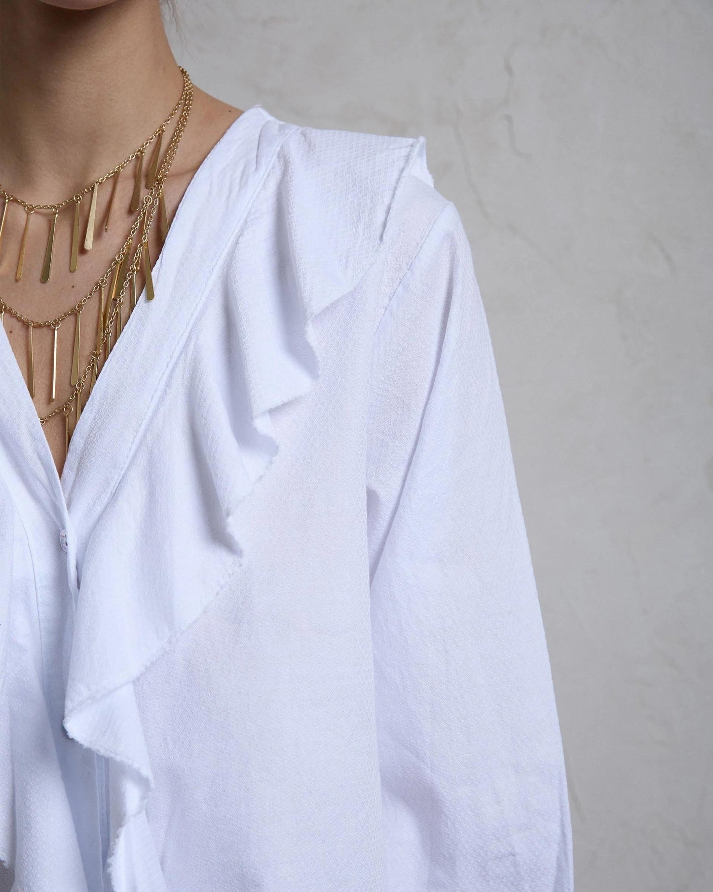 Blusa Cuello V Volantes Blanca