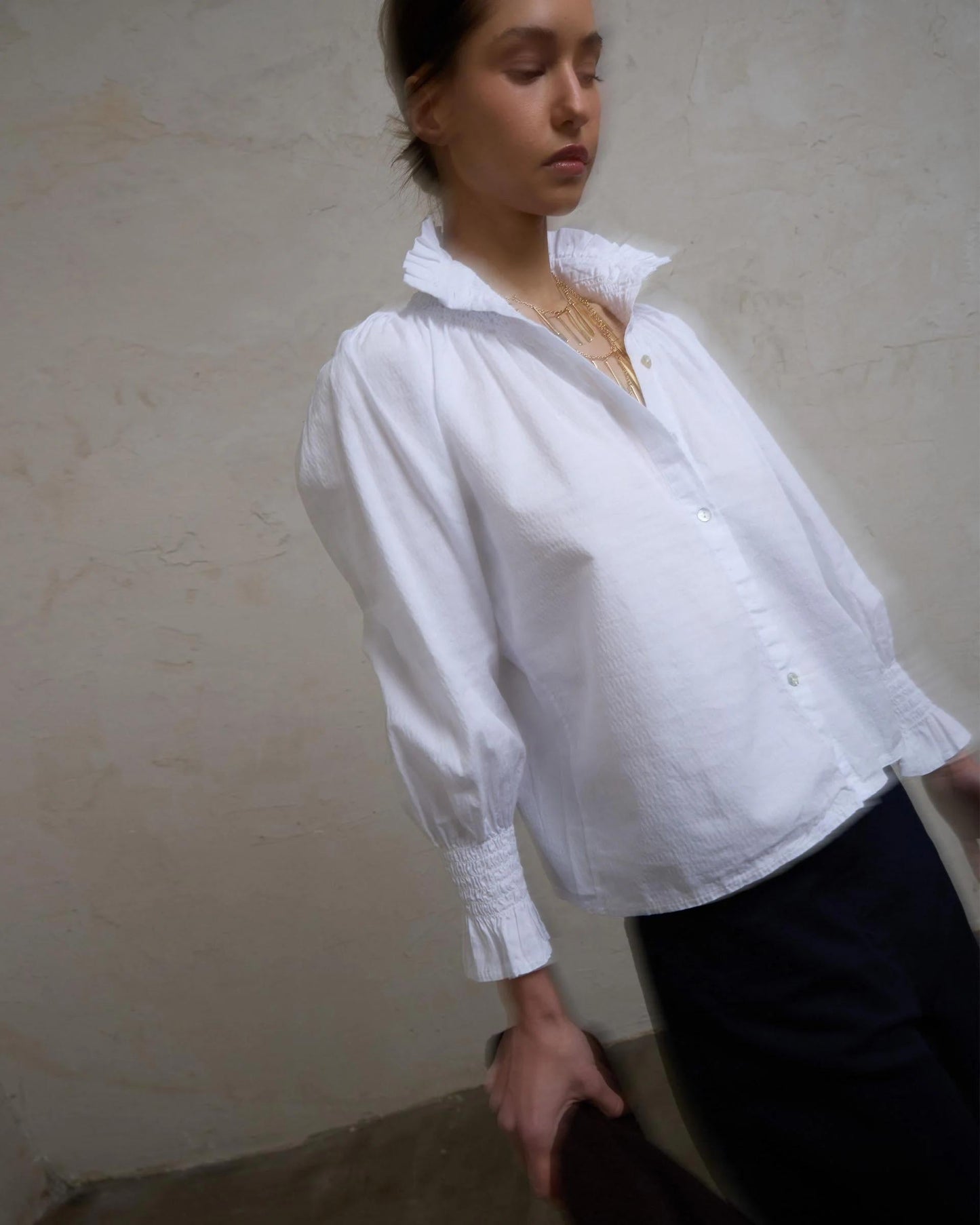 Blusa Nido De Abeja Cuello Blanca