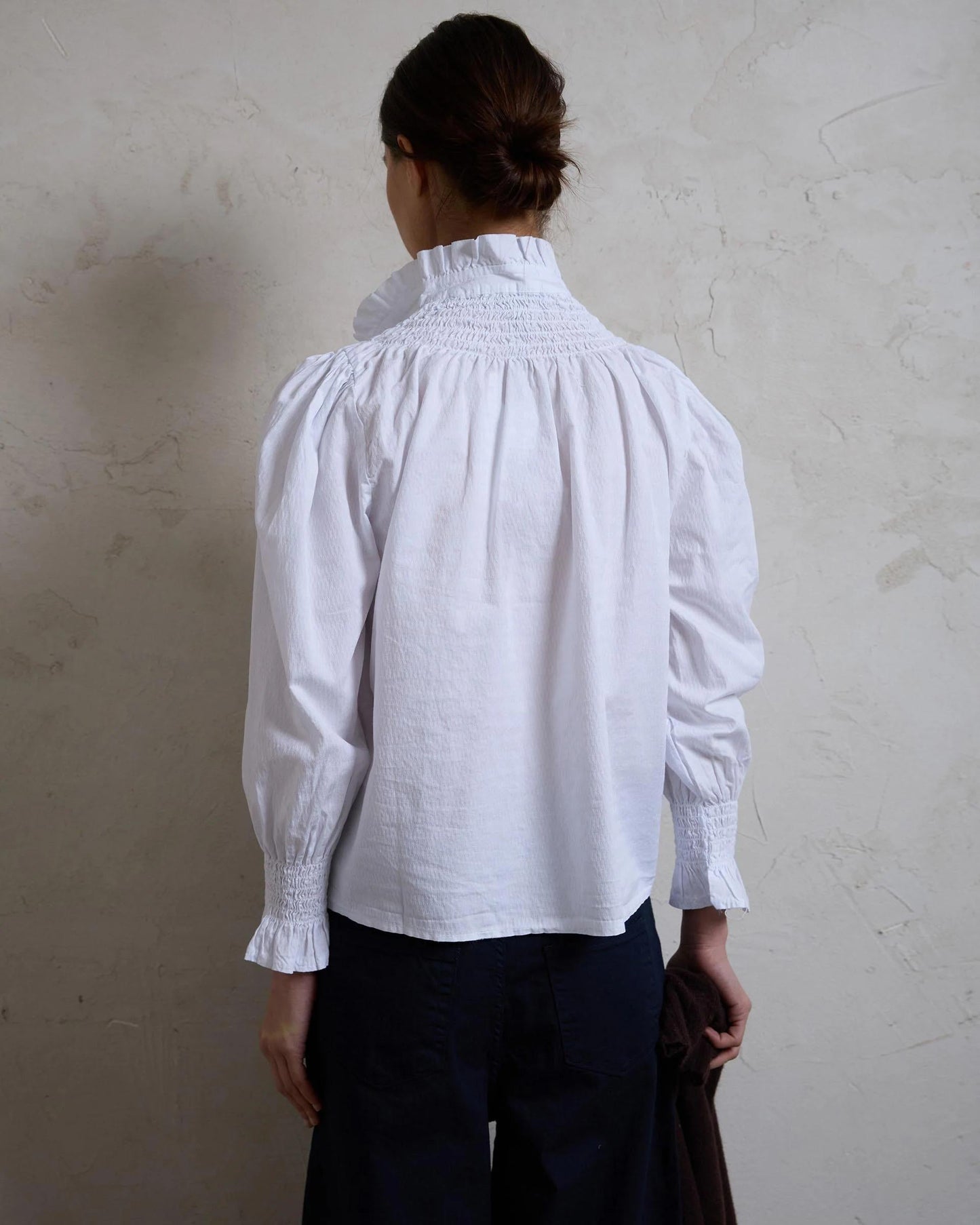 Blusa Nido De Abeja Cuello Blanca