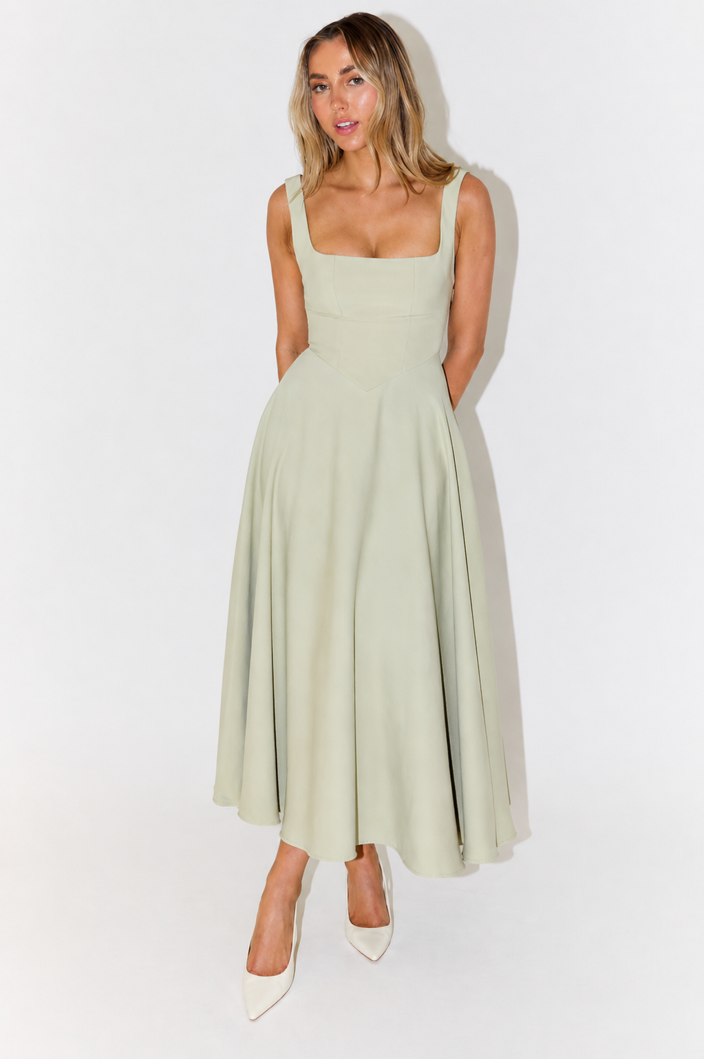 Kelara – Cuello cuadrado de punto vestido