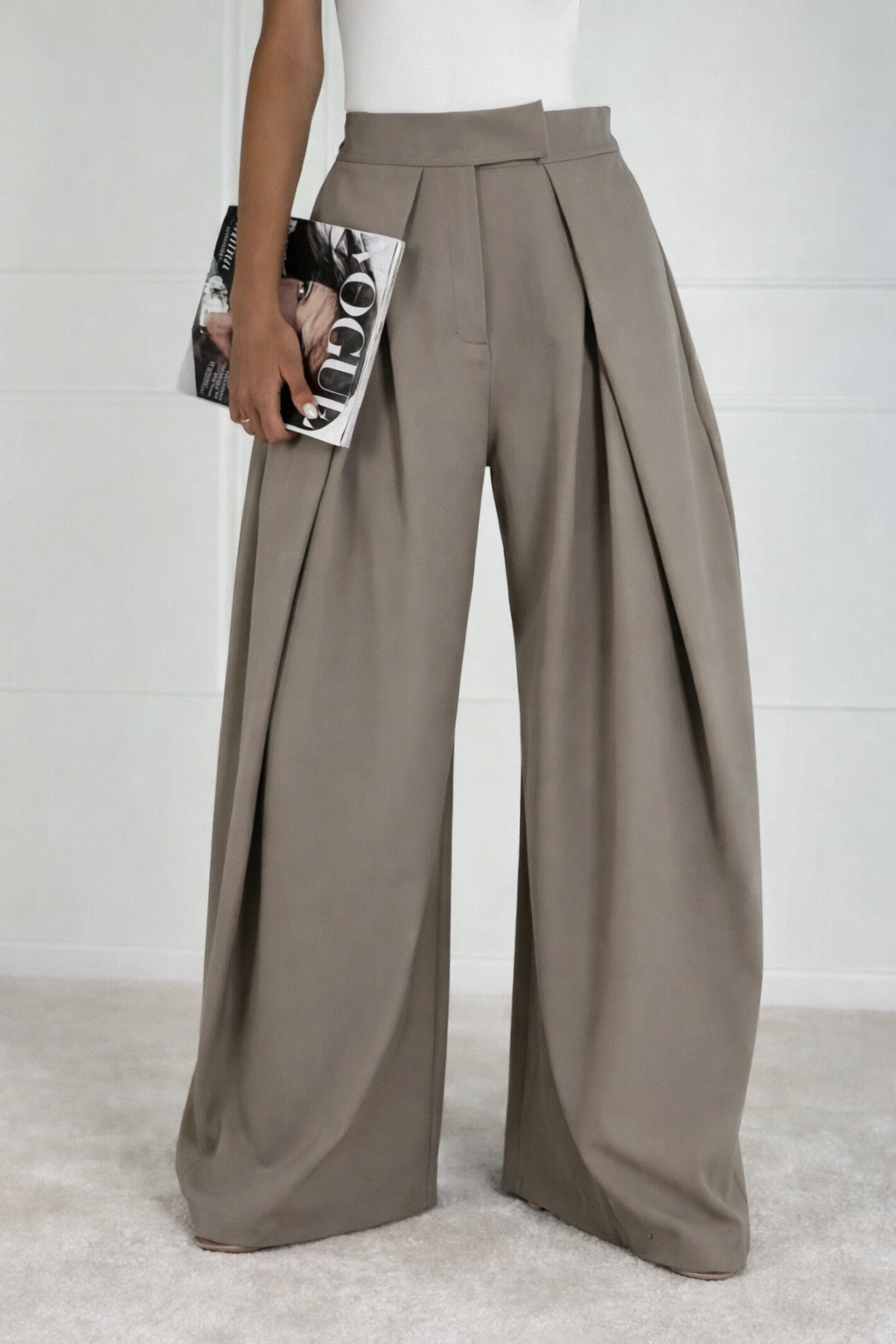 Pantalones ajustados tipo globo gris pardo