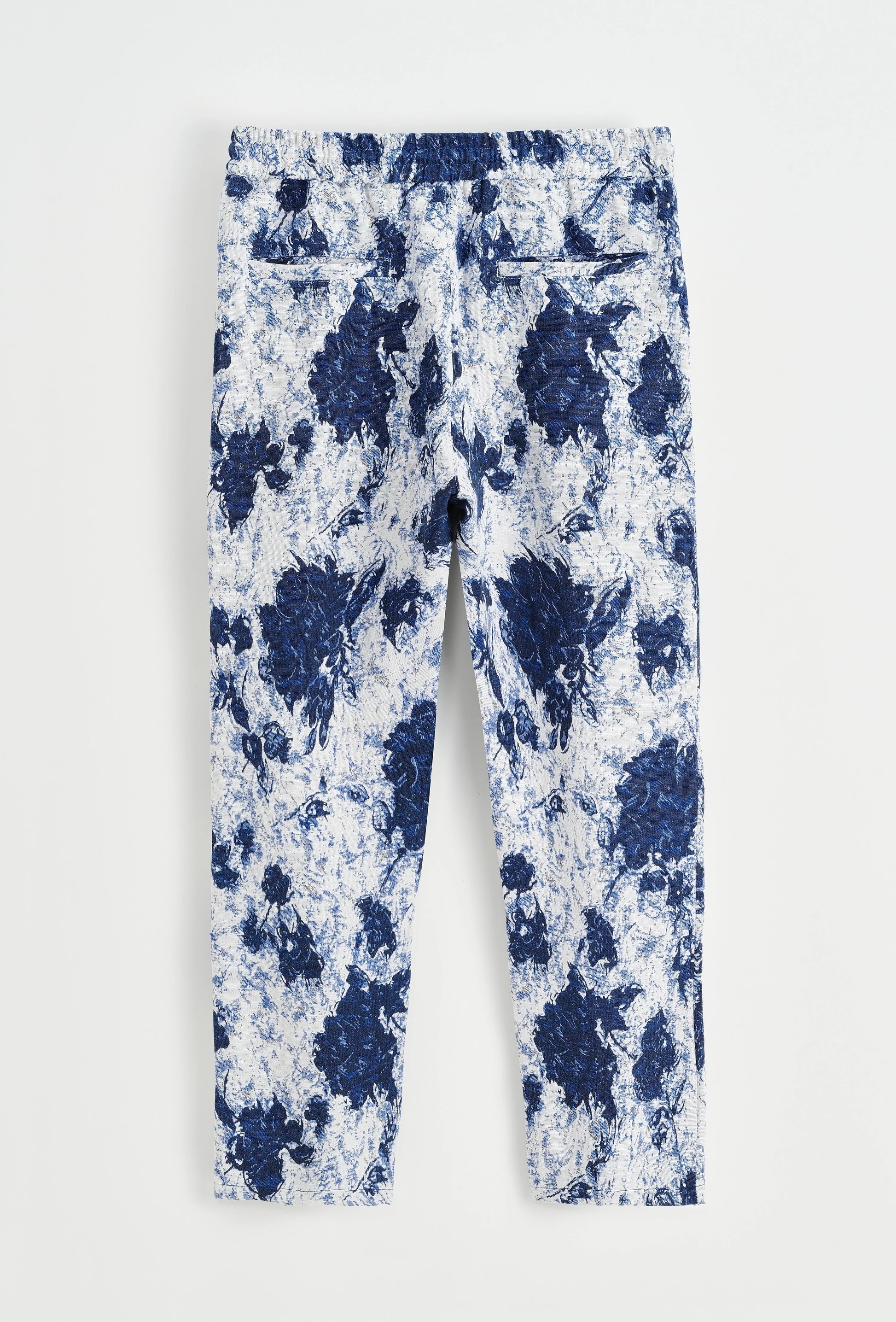 Conjunto de chaqueta y pantalón